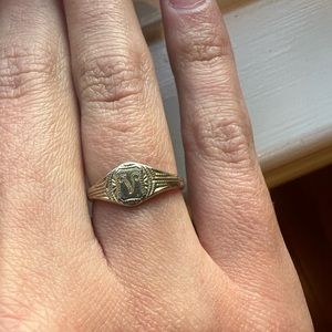 V Signet ring